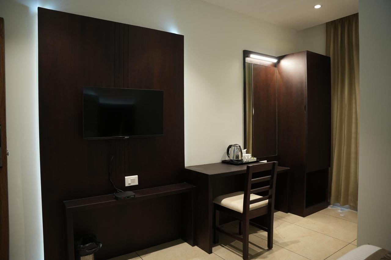 Sulu Residency Hotel Kochi Buitenkant foto