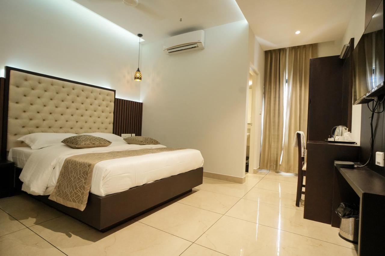 Sulu Residency Hotel Kochi Buitenkant foto