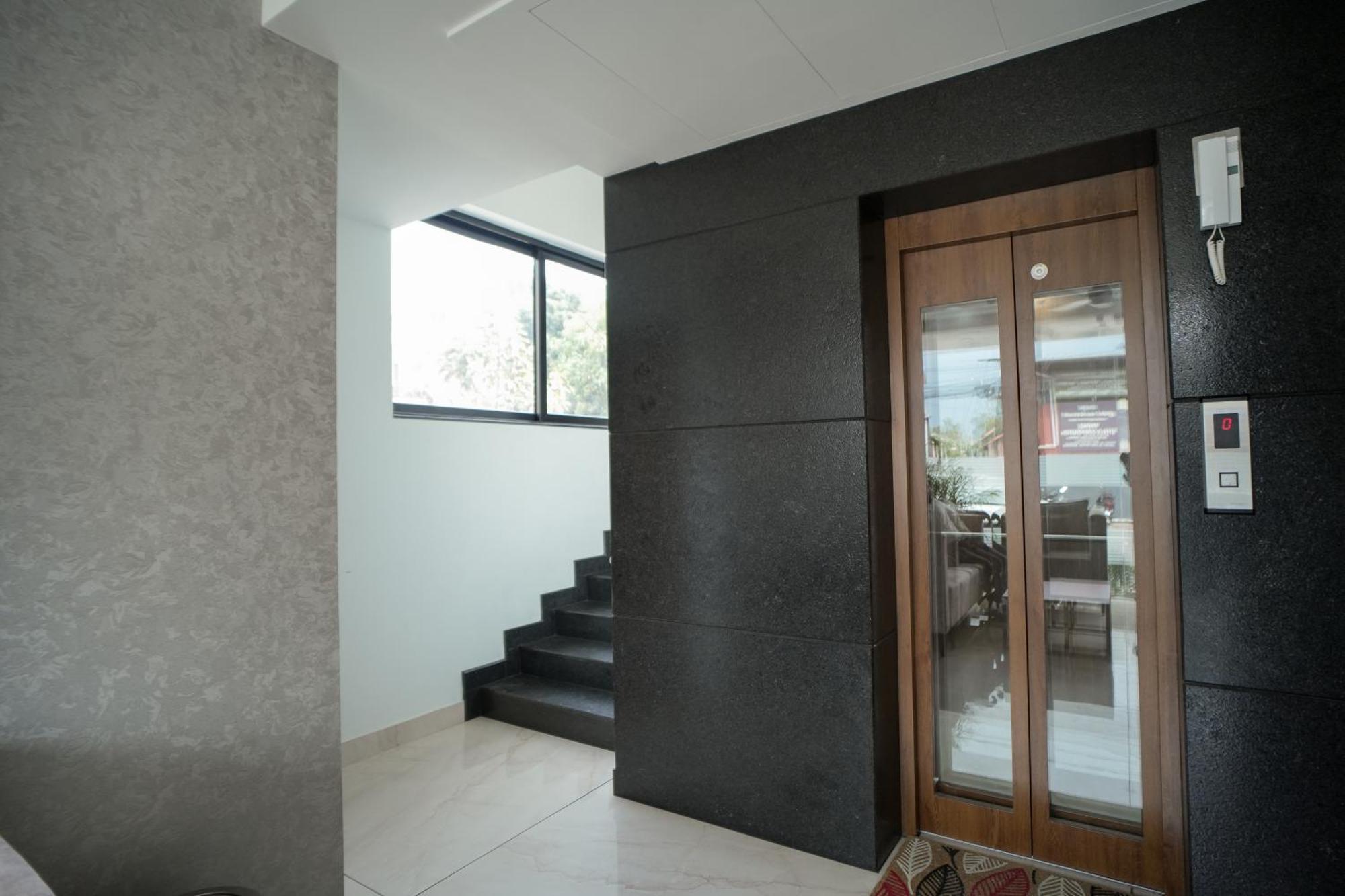 Sulu Residency Hotel Kochi Buitenkant foto