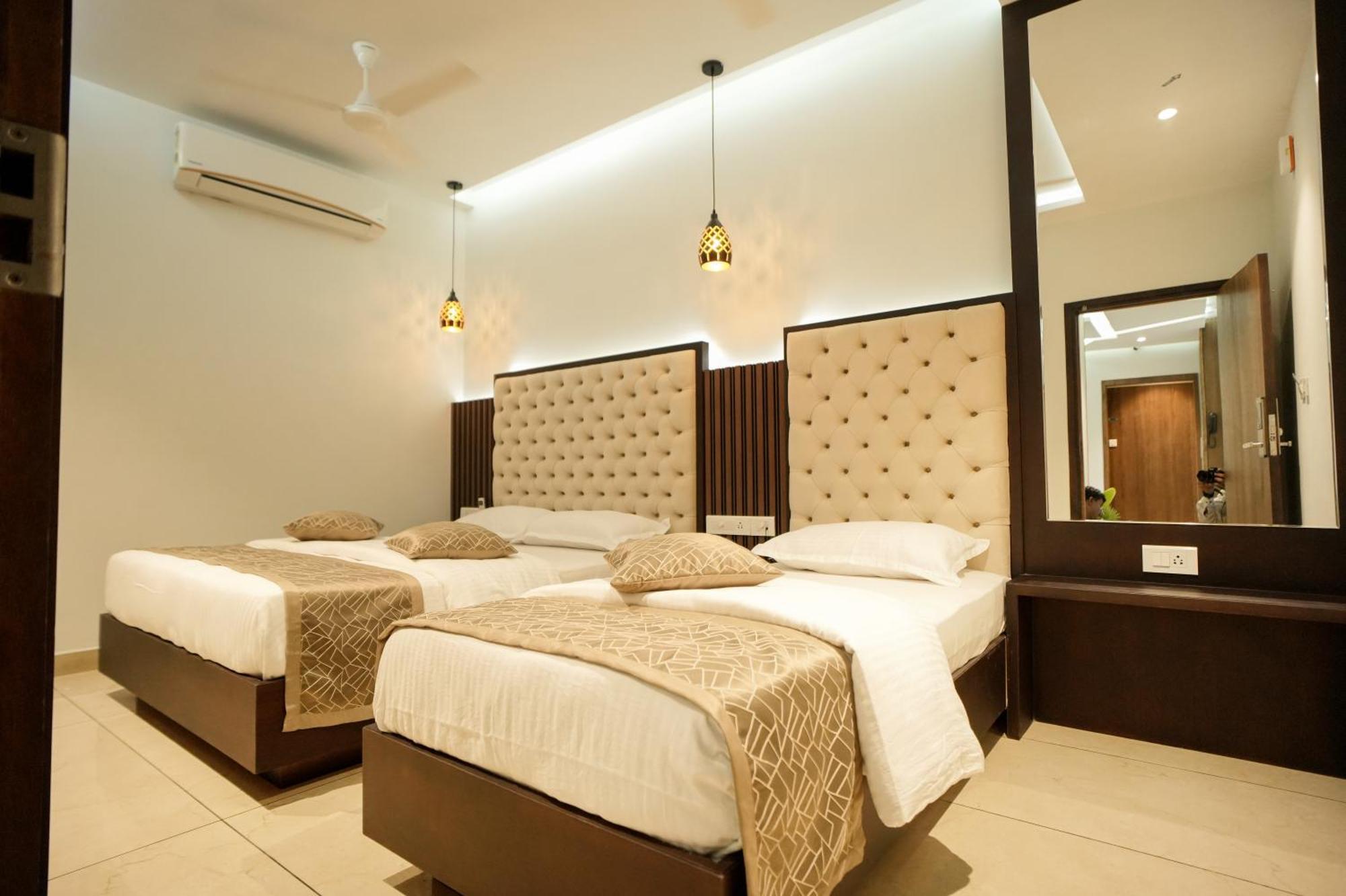 Sulu Residency Hotel Kochi Buitenkant foto